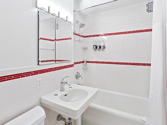 4th image of 235 W 102nd St APT 5L
