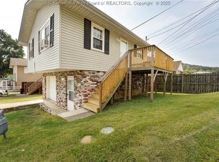 5502 Lynnwood Dr, Cross Lanes, WV 25313