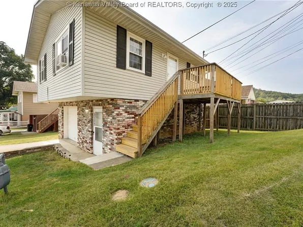 5502 Lynnwood Dr, Cross Lanes, WV 25313