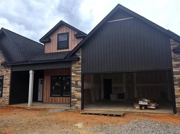 2111 N November Dr, Boiling Springs, SC 29316