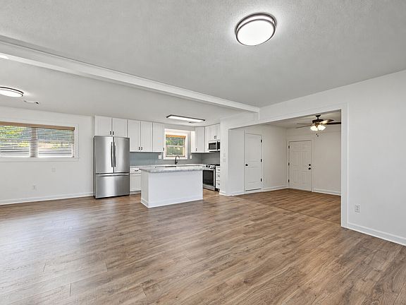 5th image of 948 Lakeview Dr