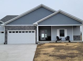 3020 Bos Ridge Rd, Pella, IA 50219