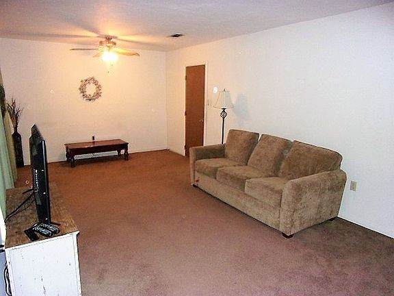 3rd image of 210 Brookfield Dr