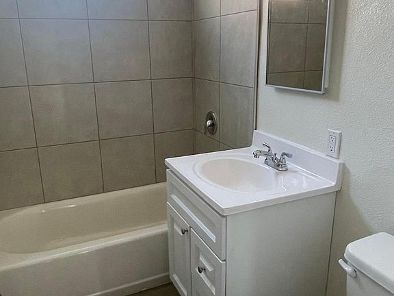 3rd image of 1505 N Stanton Pl