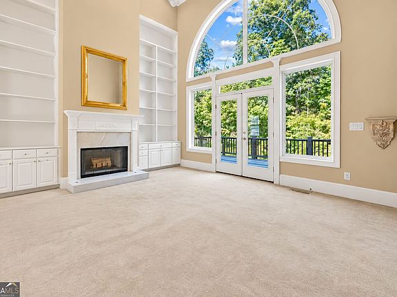 4th image of 205 Standing Oak Pl
