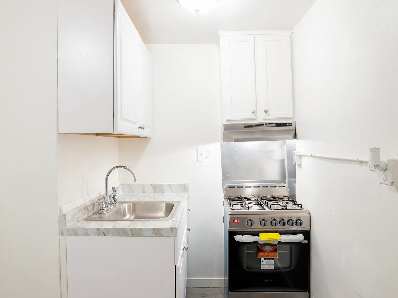 Bixel apts LLC — Photo 4