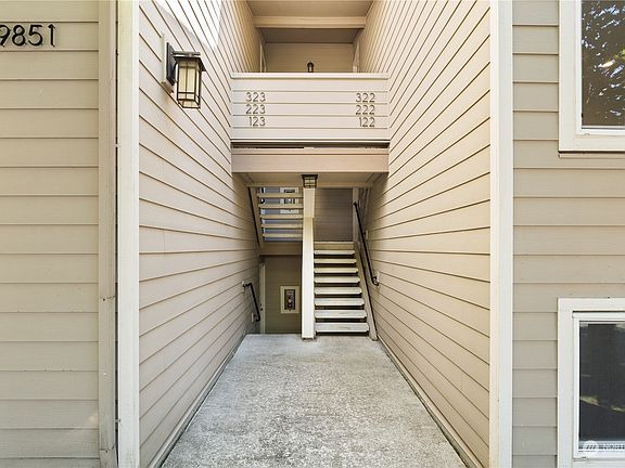 3rd image of 19851 25th Avenue NE #222