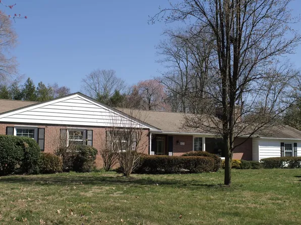 827 Pine Tree Rd, Lafayette Hill, PA 19444