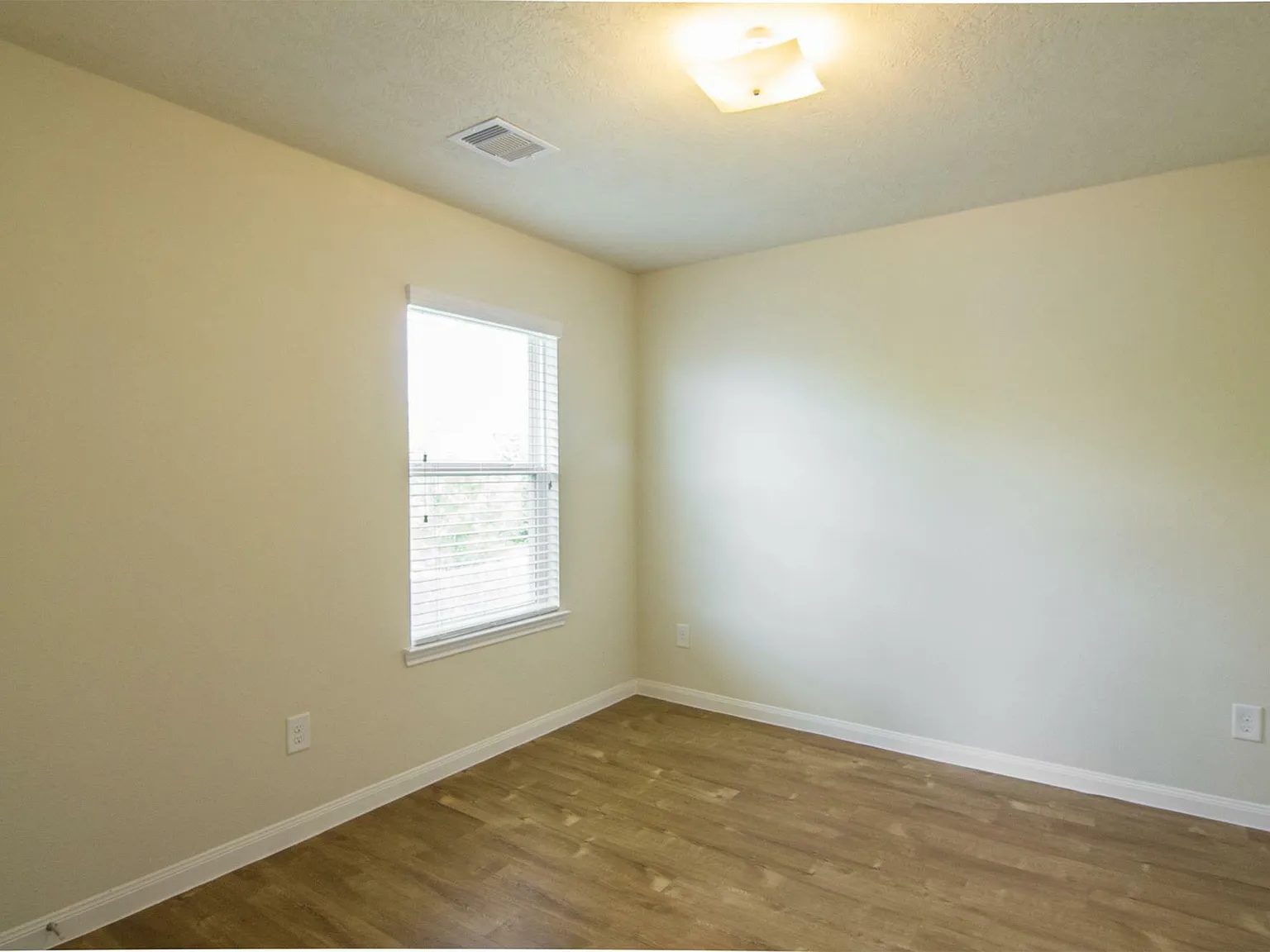 Apache Meadows — Photo 4