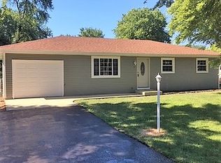 5 Dolphin Ct, Oswego, IL 60543