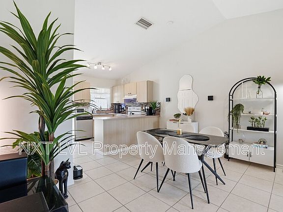 4th image of 8402 Matanzas Rd