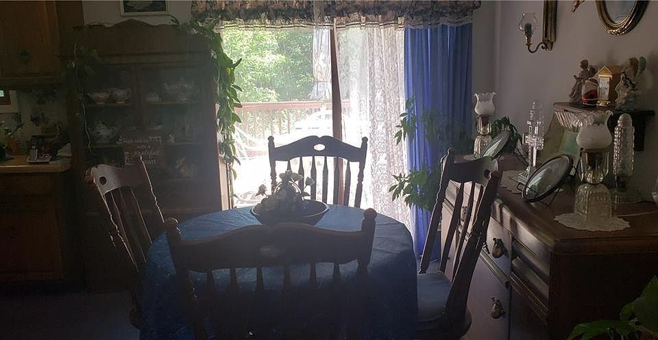 2nd image of 15835 Lyons Rd