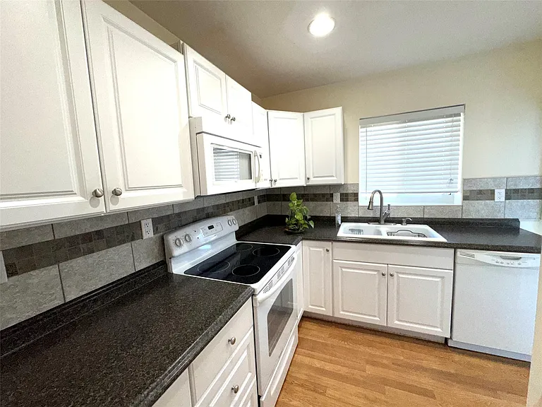 2100 NE 38th St #138 — Photo 18