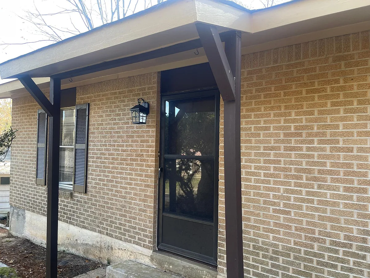 Front door entry, come on in - 821 Willow Dr
