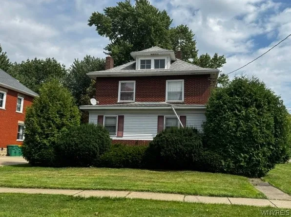 73 Pine St, Hamburg, NY 14075