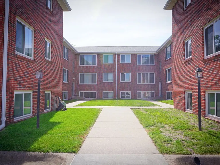 Harney Square Apartments - Blackstone District — Photo 15