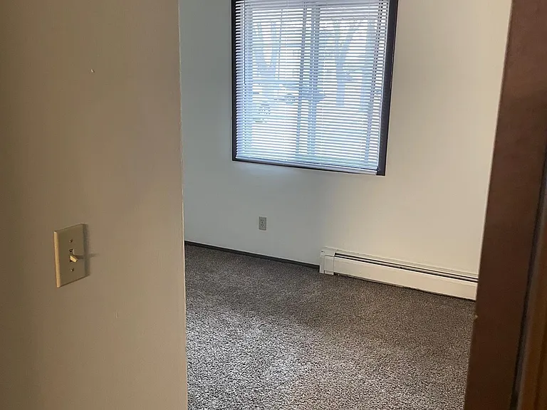 Colony Court Apartments — Photo 18