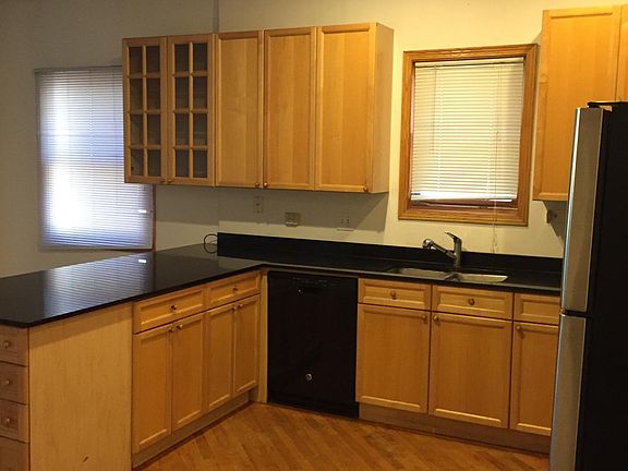 4th image of 2735 N Wayne Ave #1C