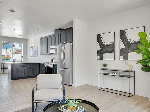 5th image of 14846 NE Couch St #8