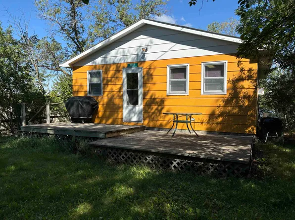 935 Squaw Point Rd, Bottineau, ND 58318