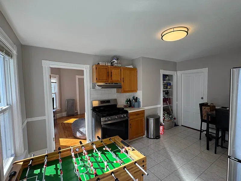4 bed, 1700 sqft, $2,700 — Photo 2