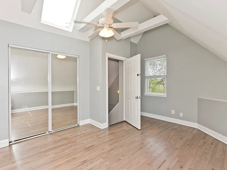 1324 W Byron St #2 — Photo 11