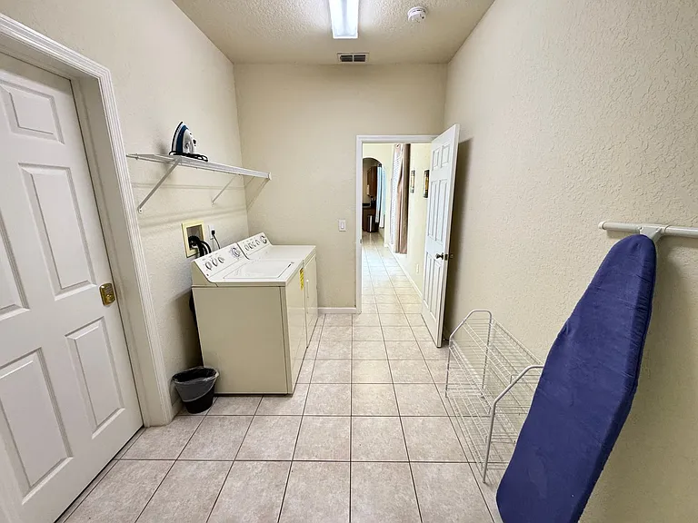 4986 Thames St W — Photo 37