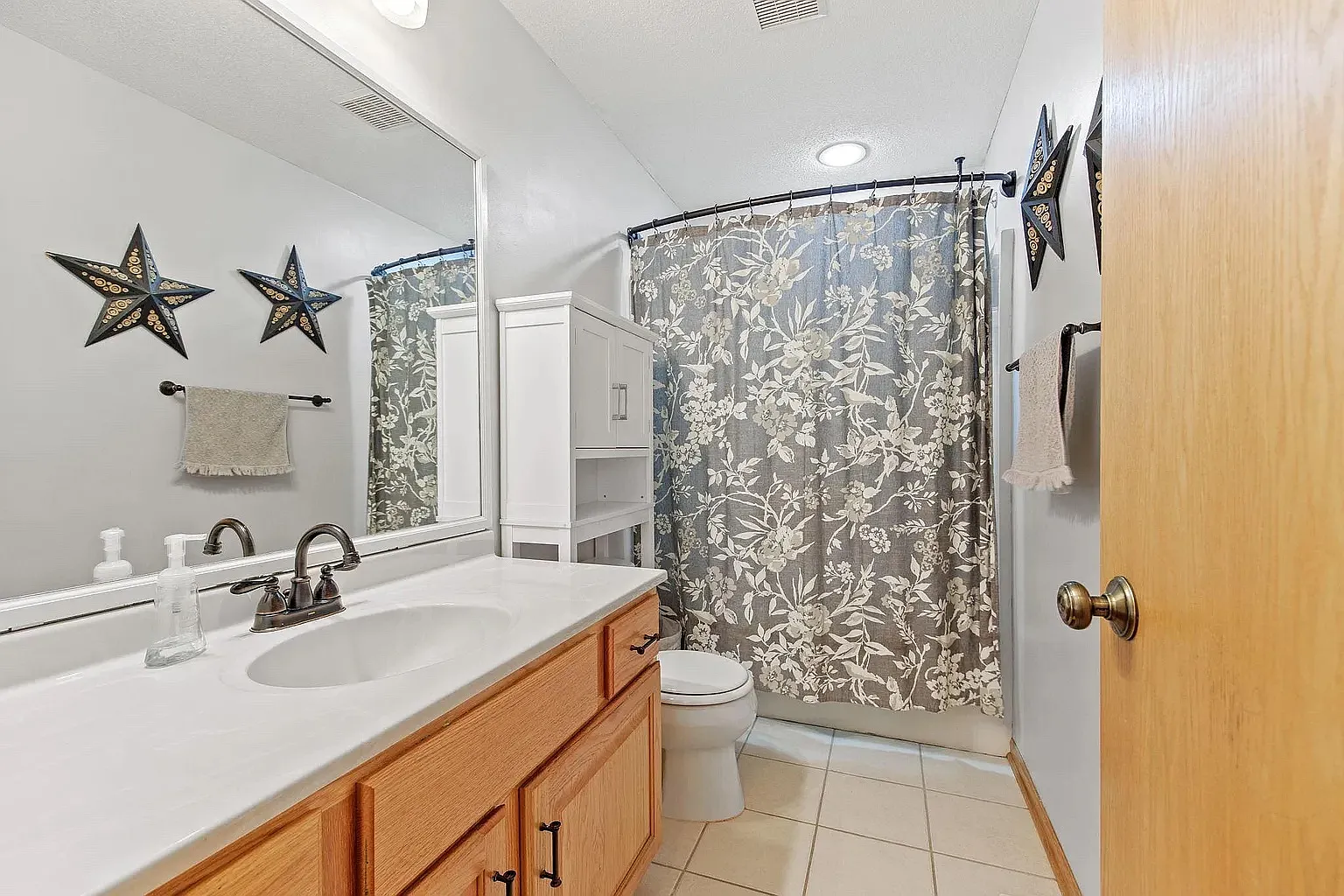 3 bed, 2184 sqft, $2,700 — Photo 2