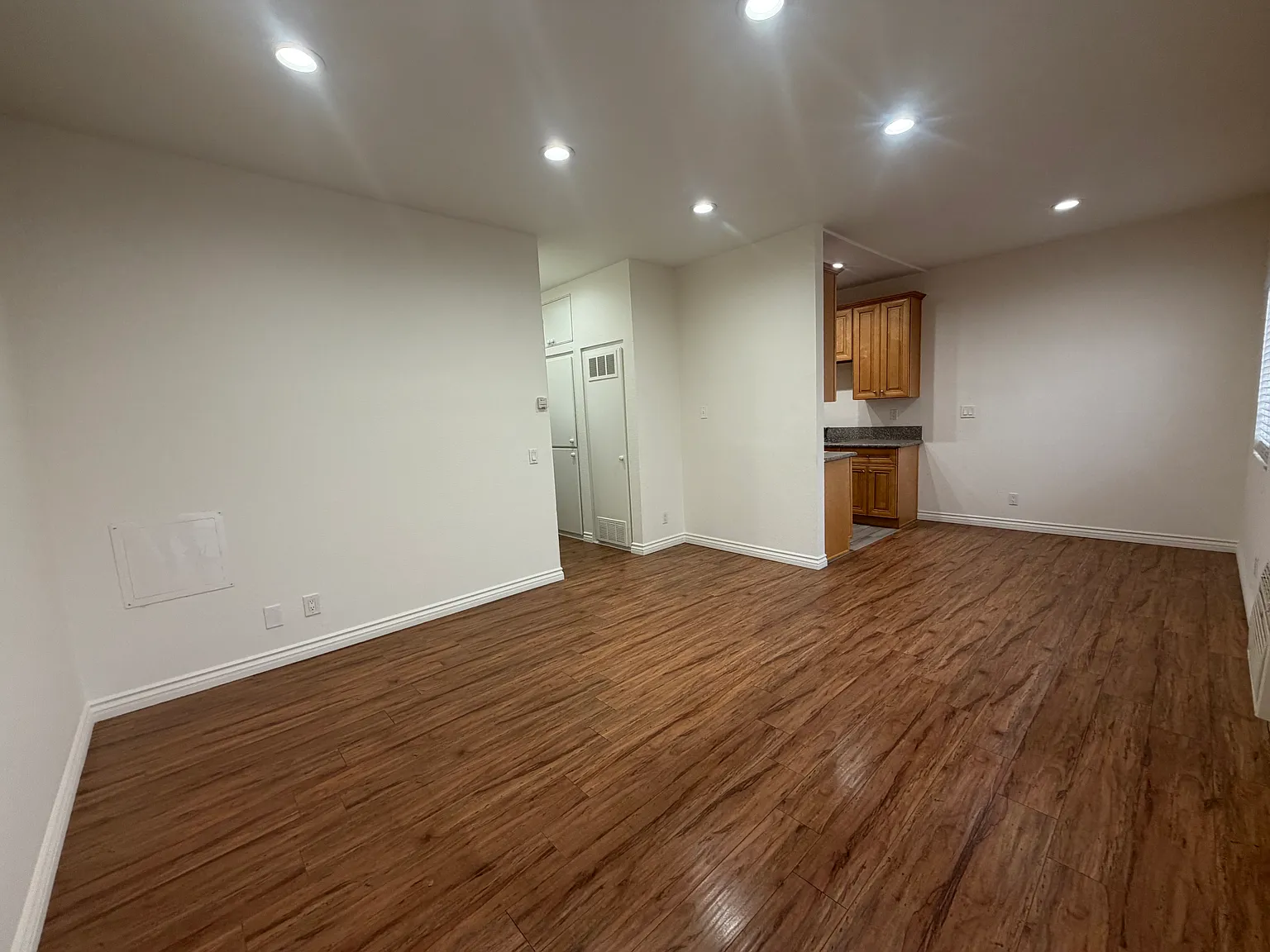 2 bed, 700 sqft, $2,050 — Photo 3