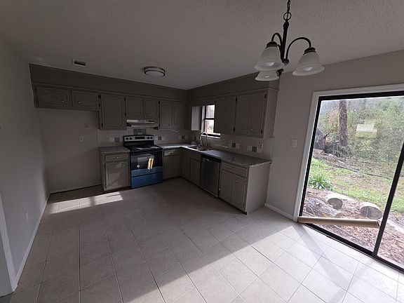 4th image of 3008 Mistletoe Avenue