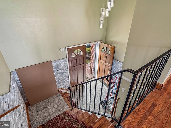 4th image of 8004 Den Meade Ave