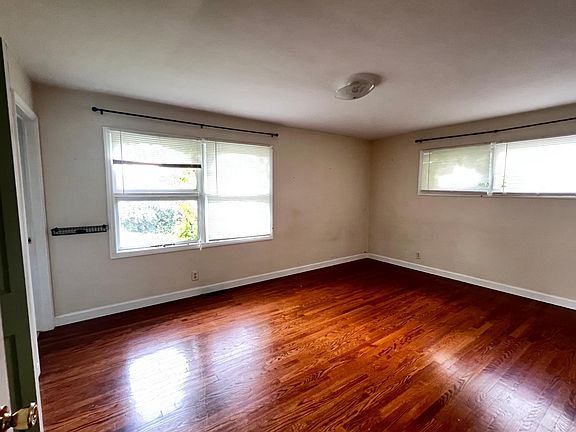 3rd image of 1313 Woodland Ave