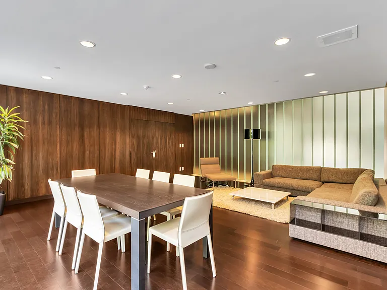 1139 Cordova St W — Photo 18