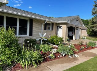 2546 Hillside Ln, Green Bay, WI 54302