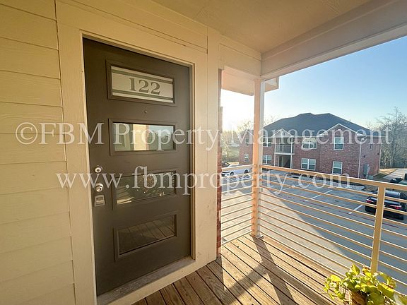 2nd image of 1203 N Clay St #122