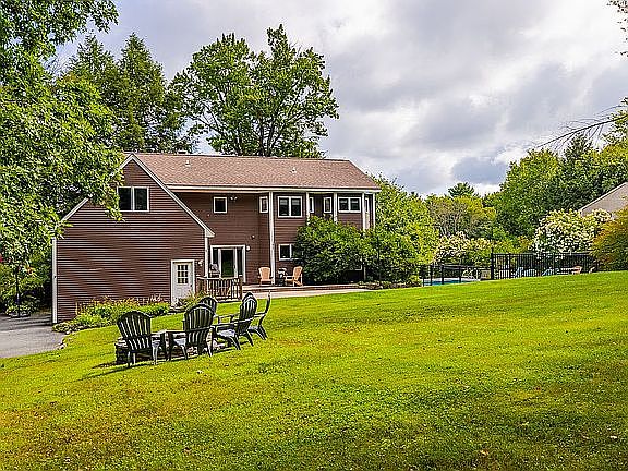 5th image of 8 Wellington Cir