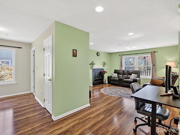 5th image of 217 Prestwick Way