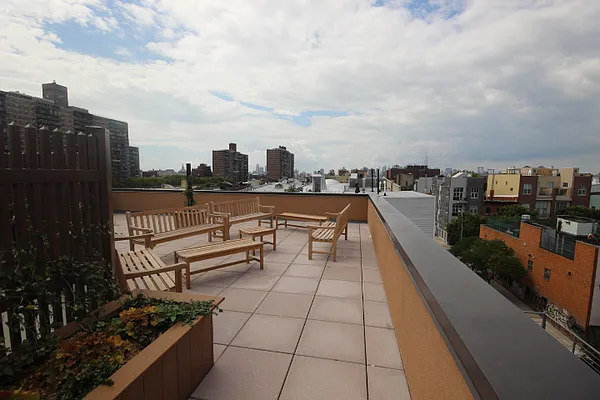 Rented by Nooklyn NYC LLC | media 100