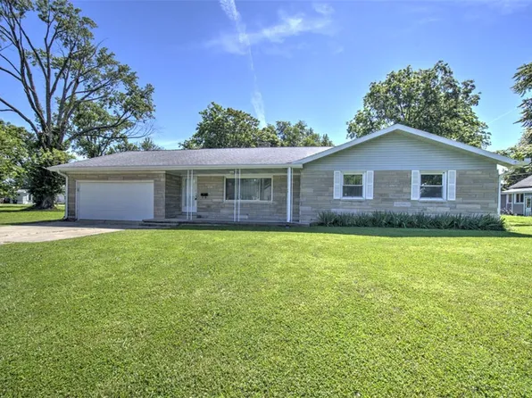 410 N Elm St, Saint Elmo, IL 62458