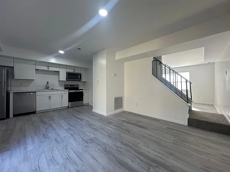 320 Myrtlewood Cir — Photo 7