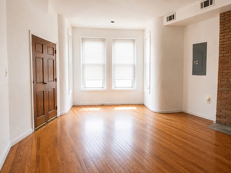 632 Florida Ave NW #2 — Photo 4