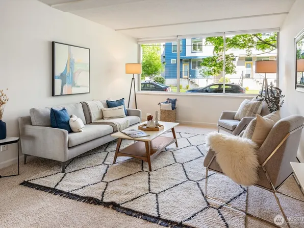4540 8th Avenue NE #104, Seattle, WA 98105