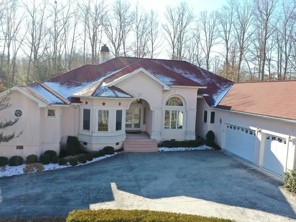 801 Club Cir, Daniels, WV 25832
