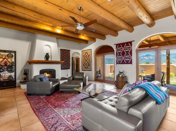 35 North Mesa Road, El Prado, NM 87529