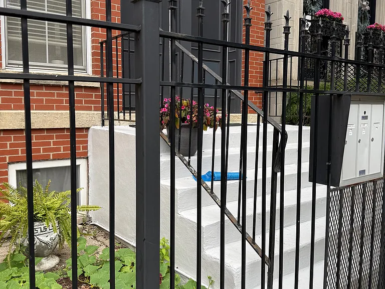Landscaped, well-appointed and maintained property in the heart of Wicker Park.
