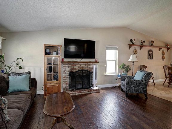 4th image of 8012 Gilpen Way