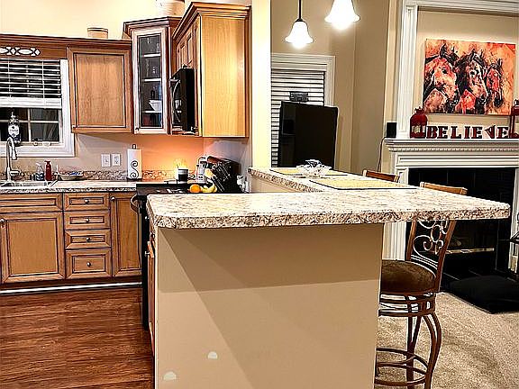 2nd image of 381 Oxford Cir