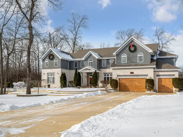 28W280 Oak Creek Ct, West Chicago, IL 60185