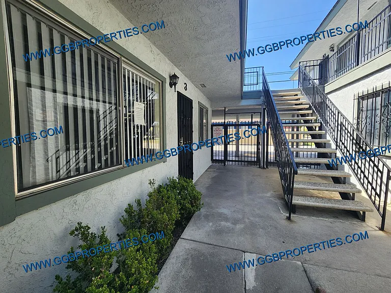 1050 E Harding St — Photo 18