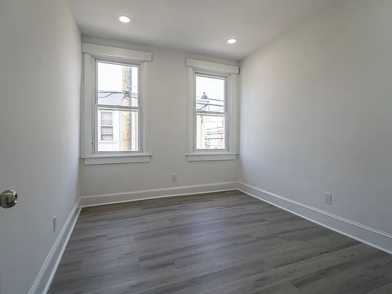 2410 Wharton St — Photo 3
